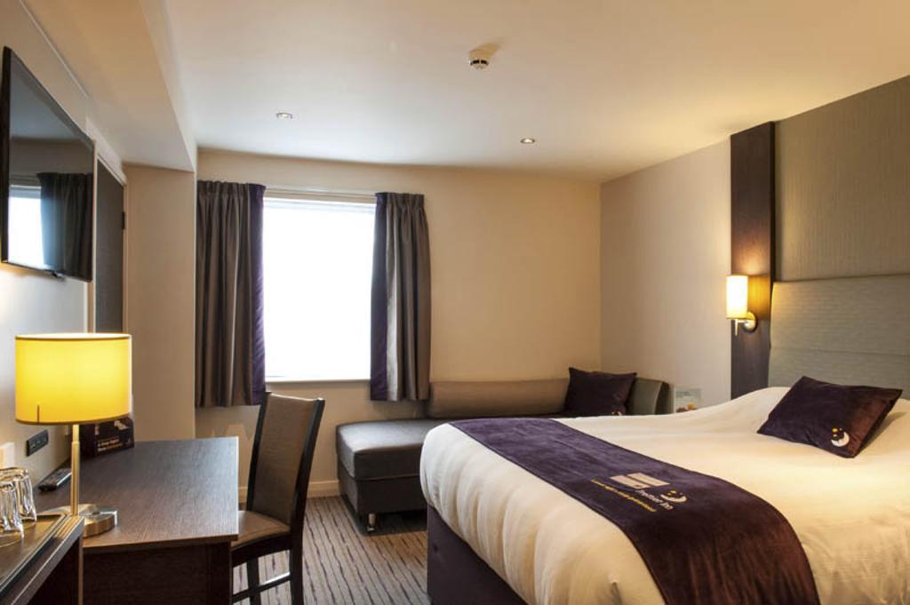 Premier Inn Bodmin Exteriör bild